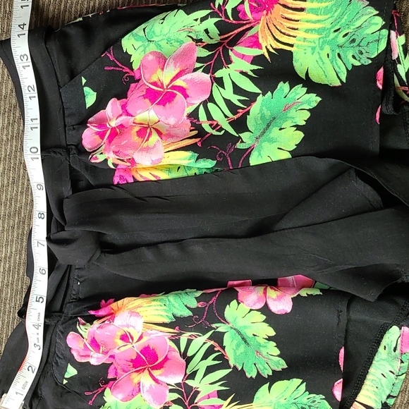 Alya Tropical Print Tie Sash Shorts - Picture 4 of 8